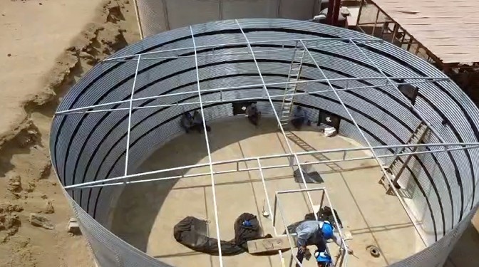Vista aérea del proceso de fabricación de un tanque australiano MUNTEC